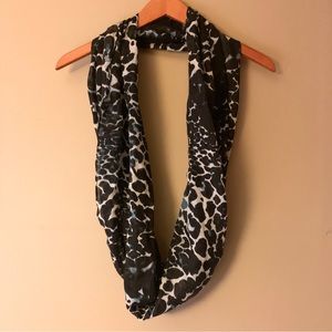 Black & blue leopard print infinity scarf